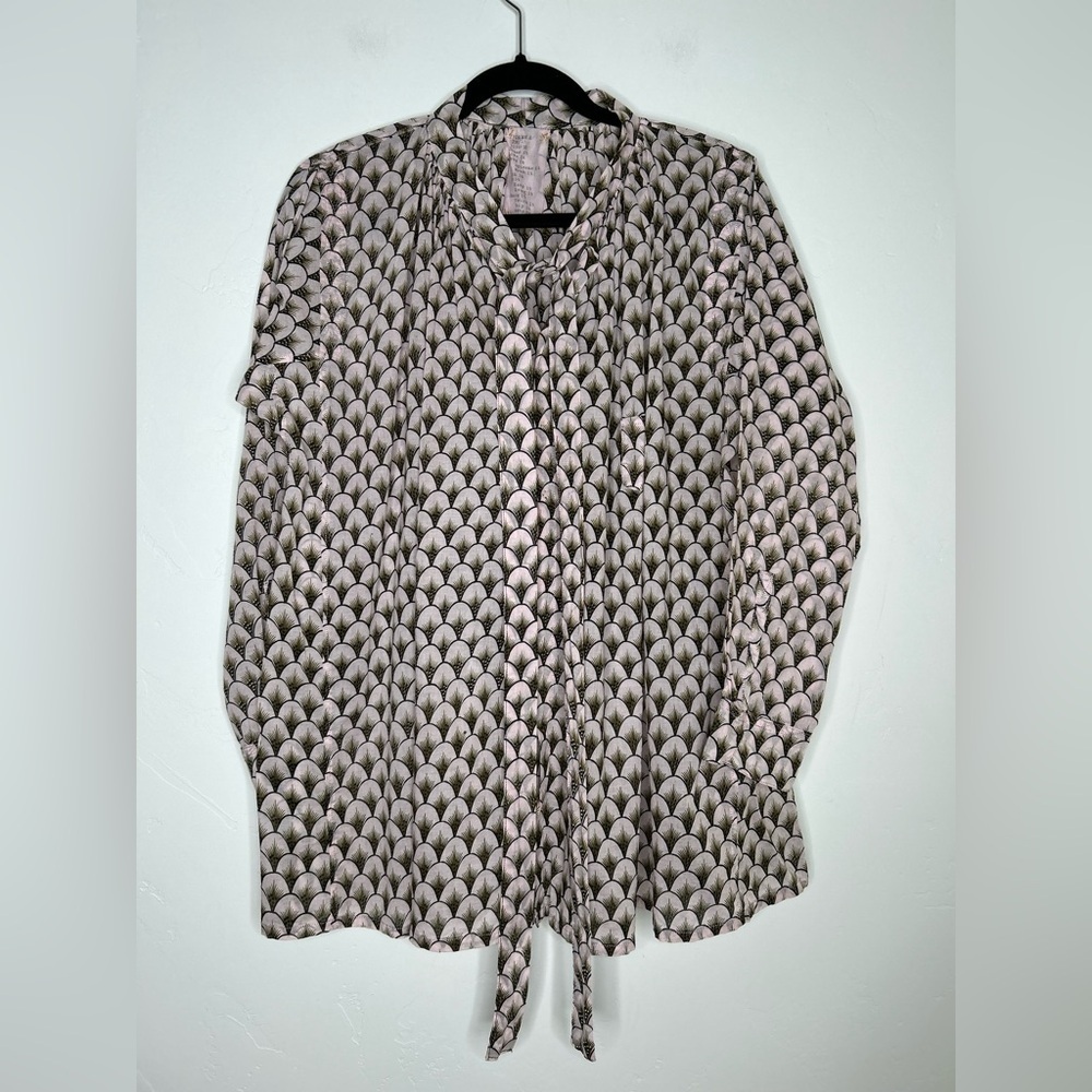Yvonne S Patterned Snap Front Blouse in Black, Olive, Light Pink Trapeze Fit Med